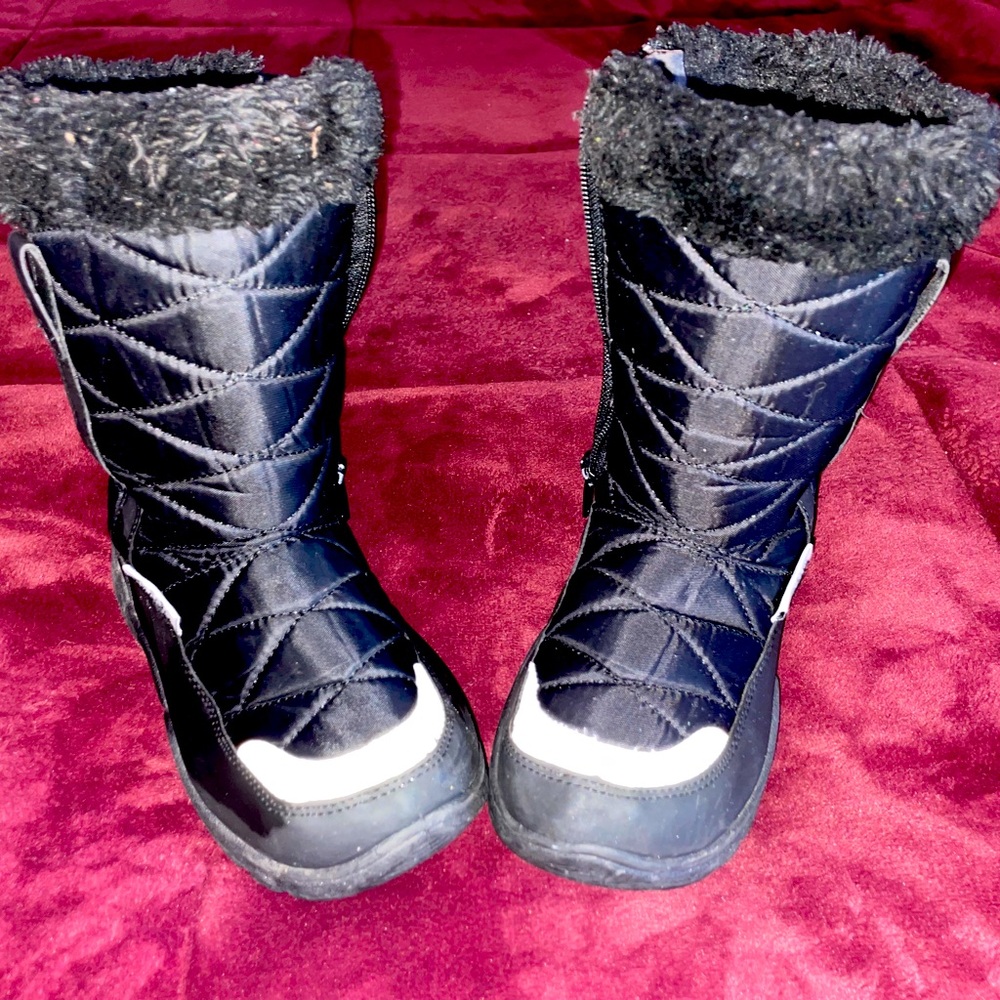 Toddler size 11 girls or boys snow boots